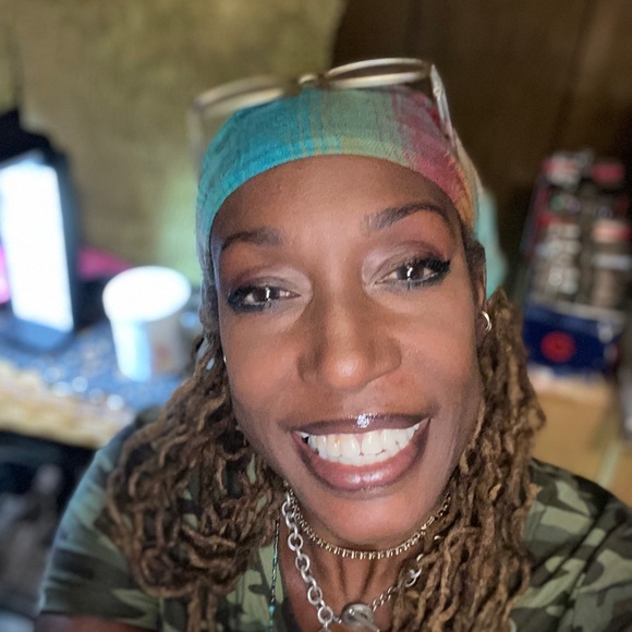 Meet your posher - Picture 3 of 8